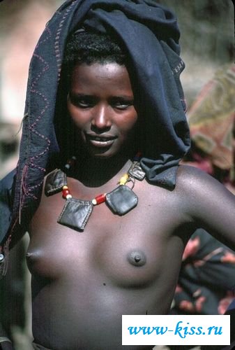 Сексуальные обнаженные телки из племени чернокожих
