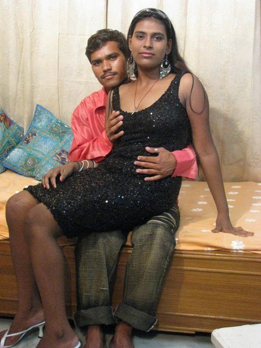 Индийская семейная пара занимается привычным сексом перед другом