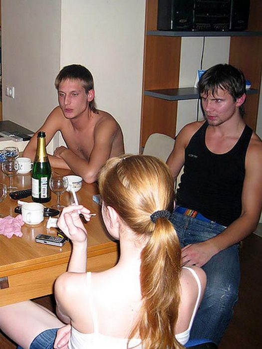 Пьяная компашка занялась групповым сексом порно фото